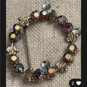 vintage brooch pin with Beautiful Rhinestones